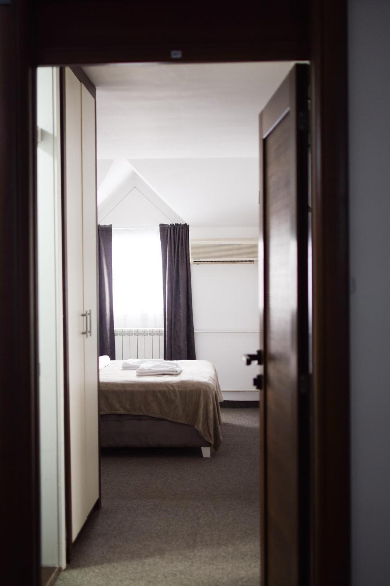 Hotel Tiski Cvet Novi Bečej Exteriér fotografie